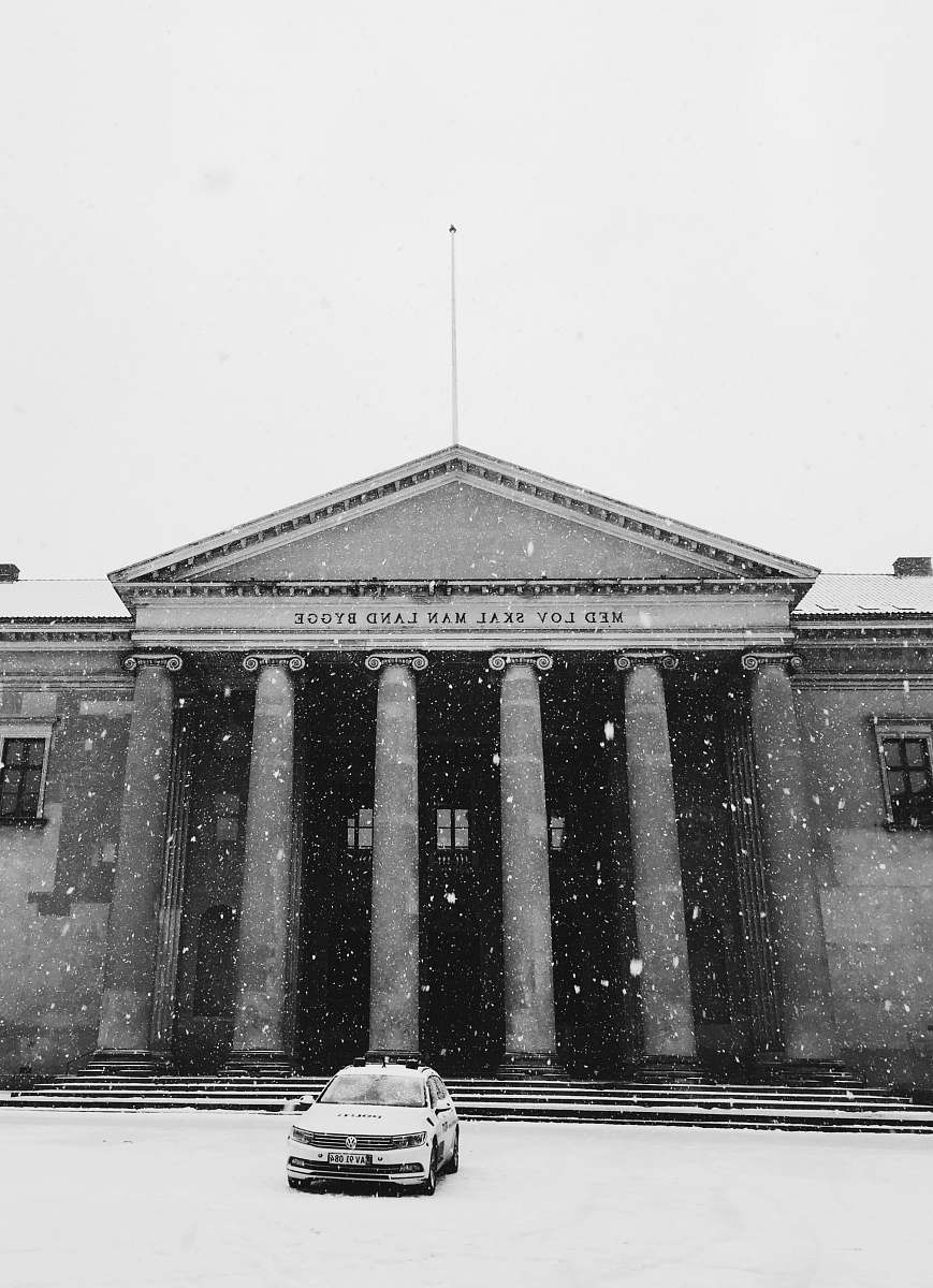 building Medlov Sxal man Land Bygge building with snow architecture