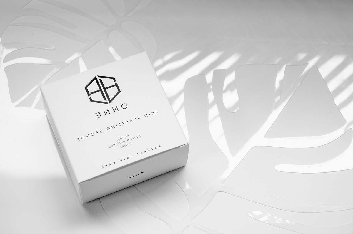 white shallow focus photo of white Onne sparkling sponge box text