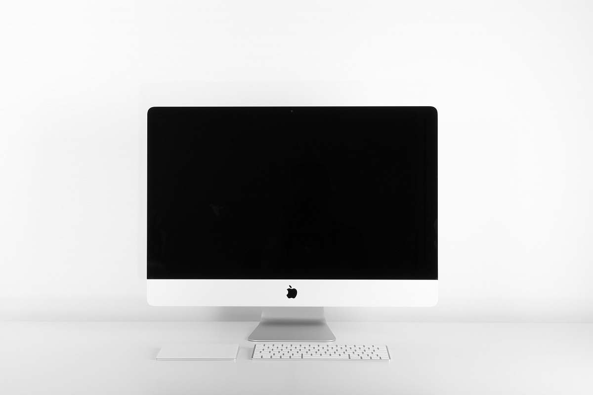 monitor silver iMac screen