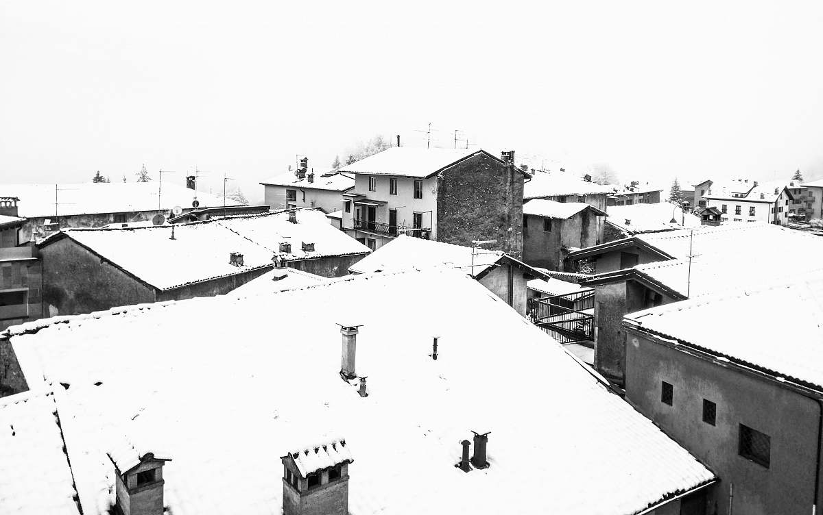 building snowy house countryside