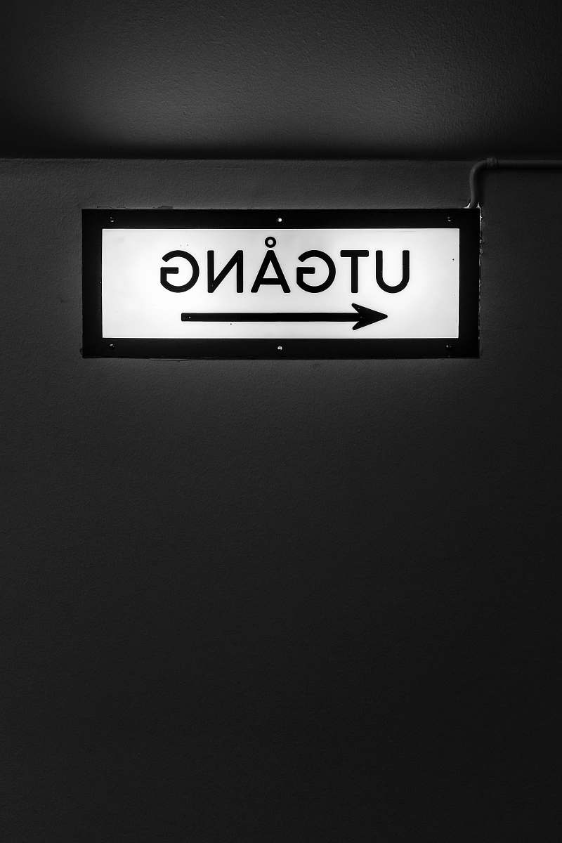 number Utgang signage symbol