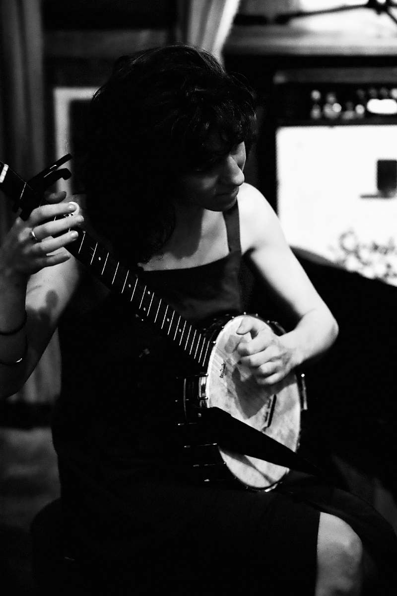 guitar woman playing banjo guitarist