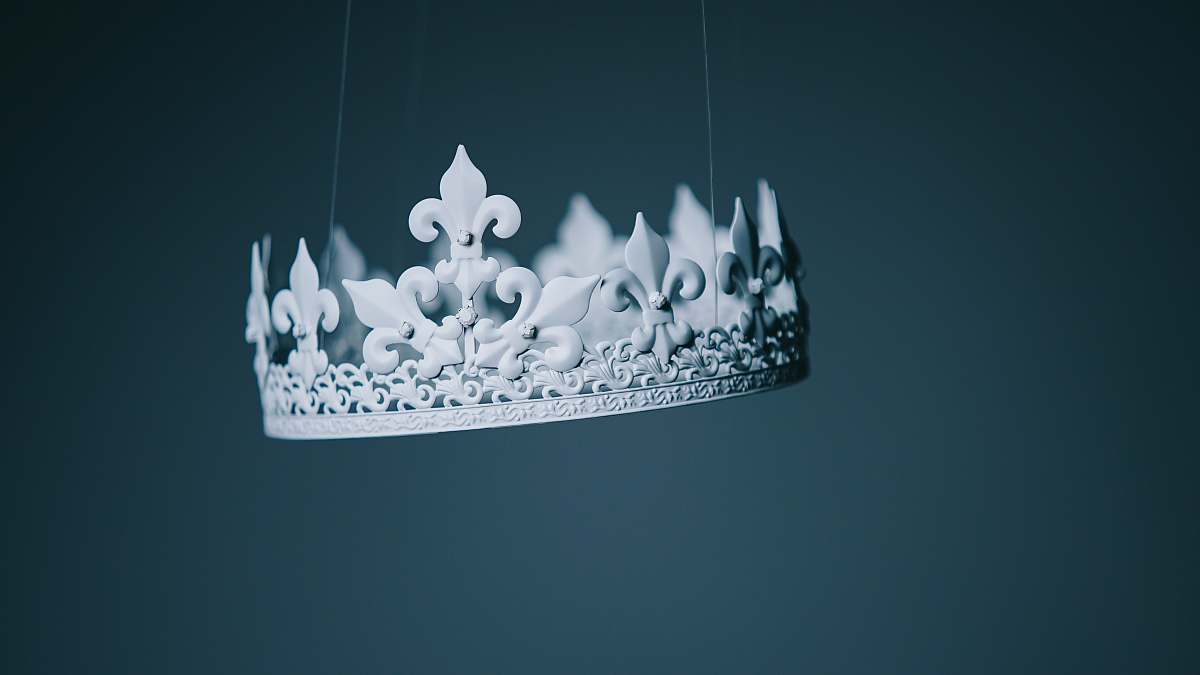 white shallow focus photography white crown hanging decor hanging