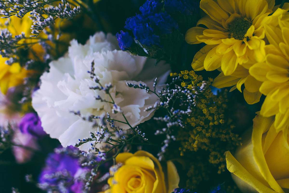 flowers bouquet of assorted-color flowers flower bouquet
