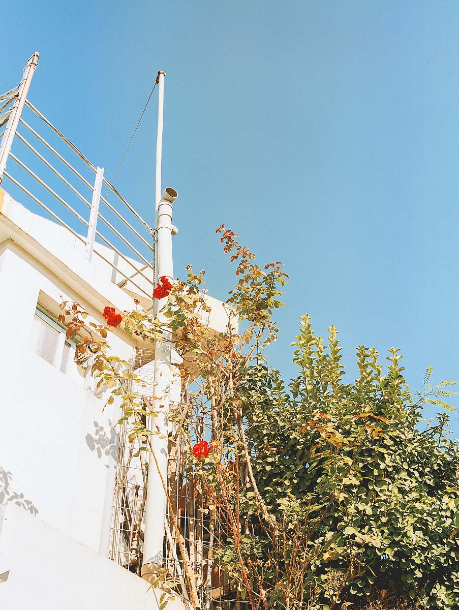 banister white concrete house handrail