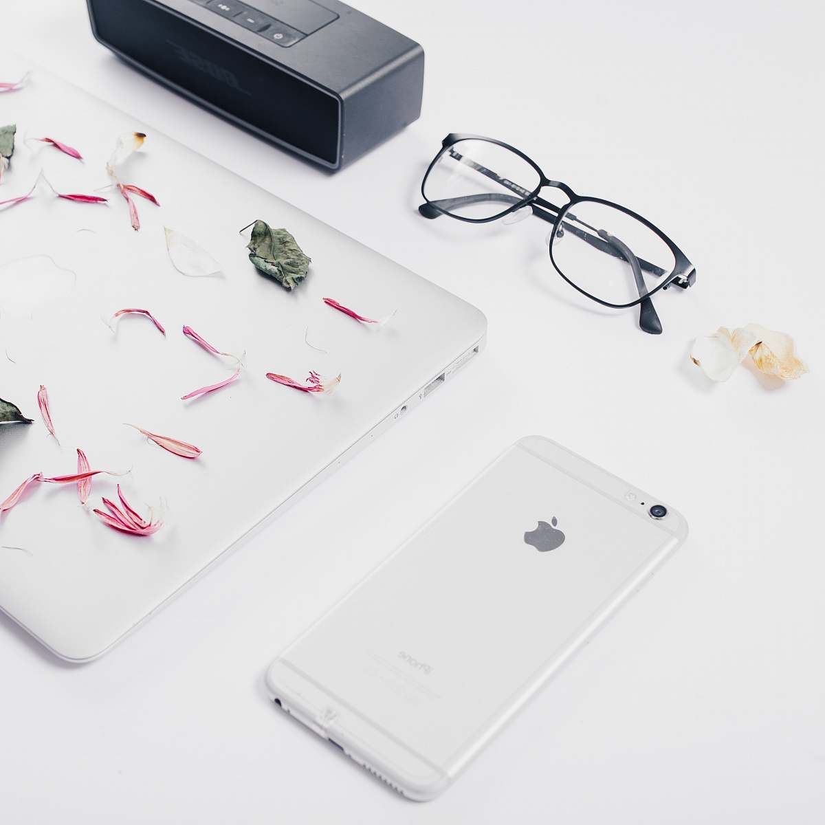 phone silver iPhone 6 on top of desk mobile