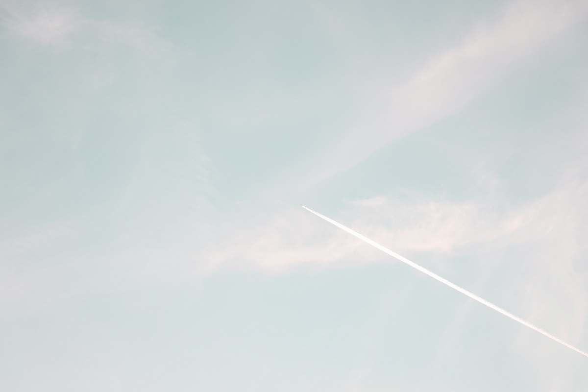 sky airstream during daytime cloud