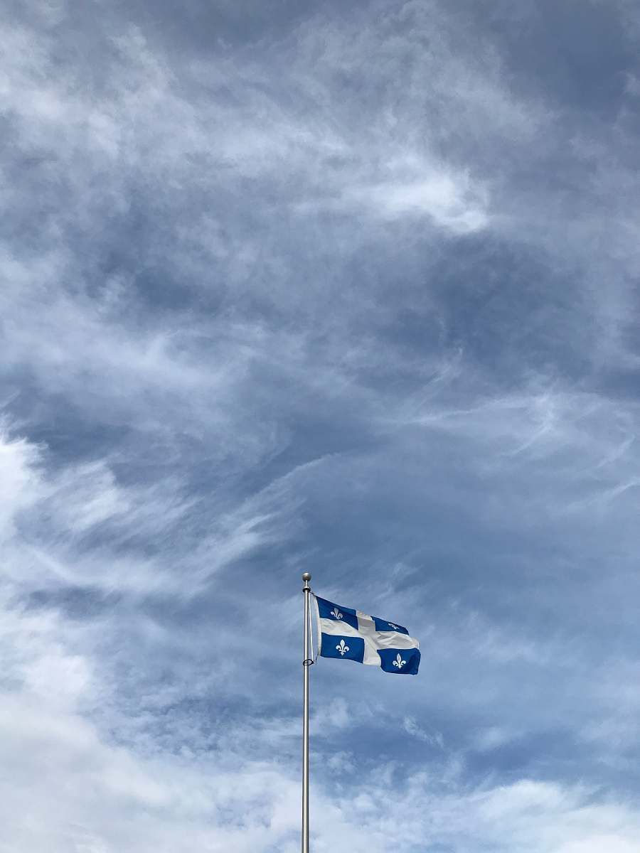 pole Quebec flag flag