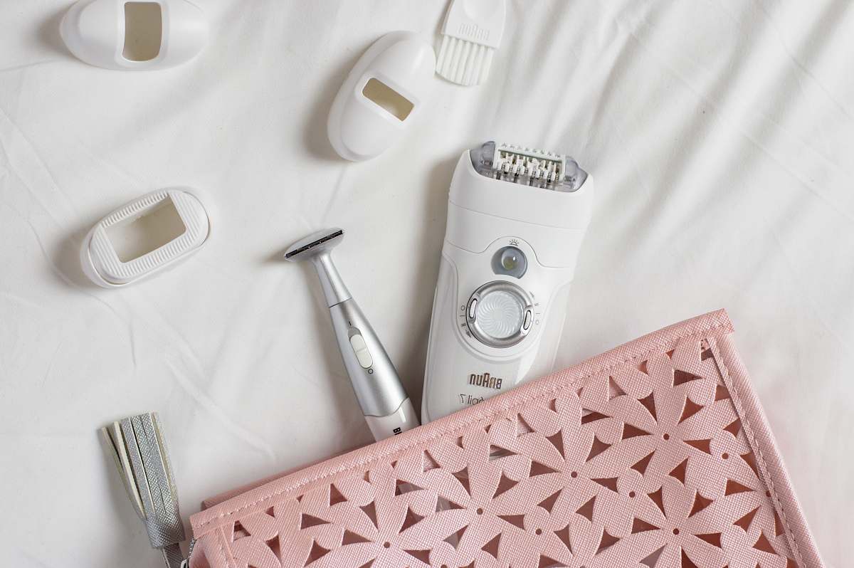 white white shaver on white textile pink