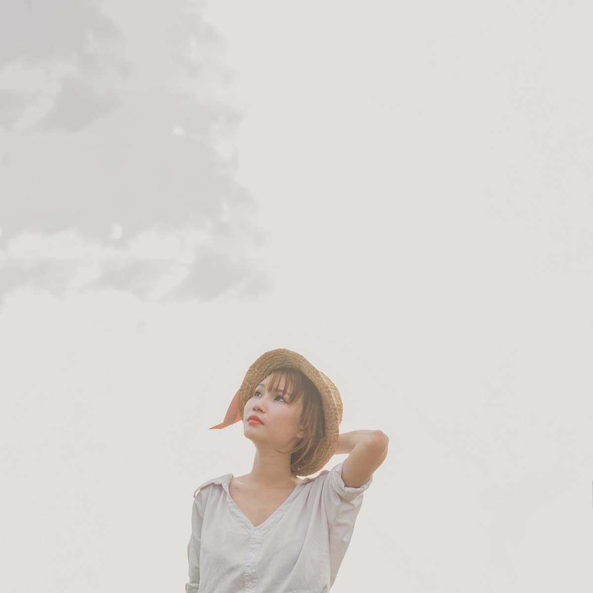 person shallow focus photography of woman looking up people