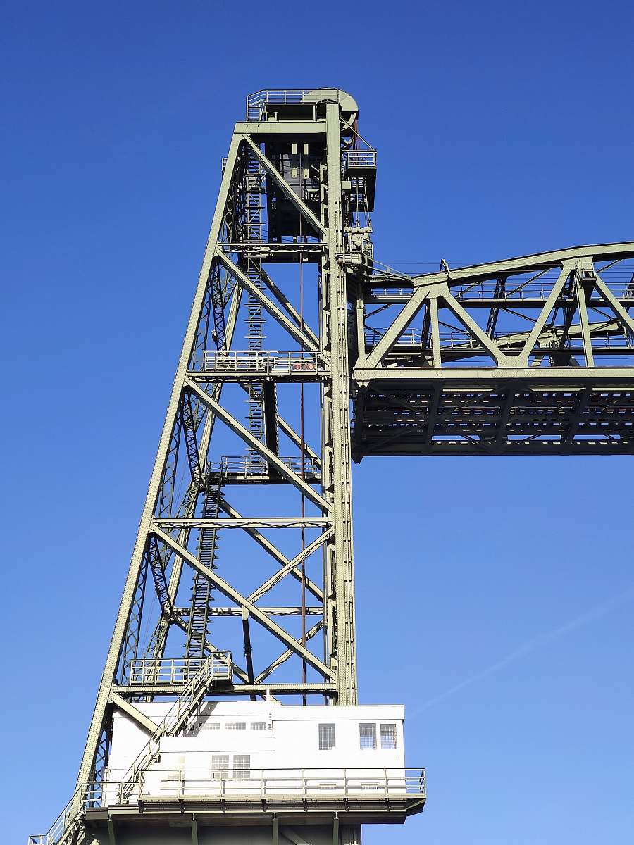 building  construction crane
