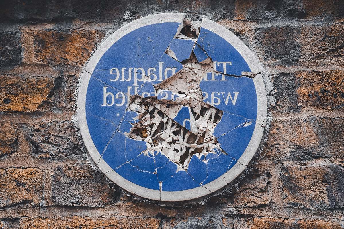 symbol The plaque was scrolled blue