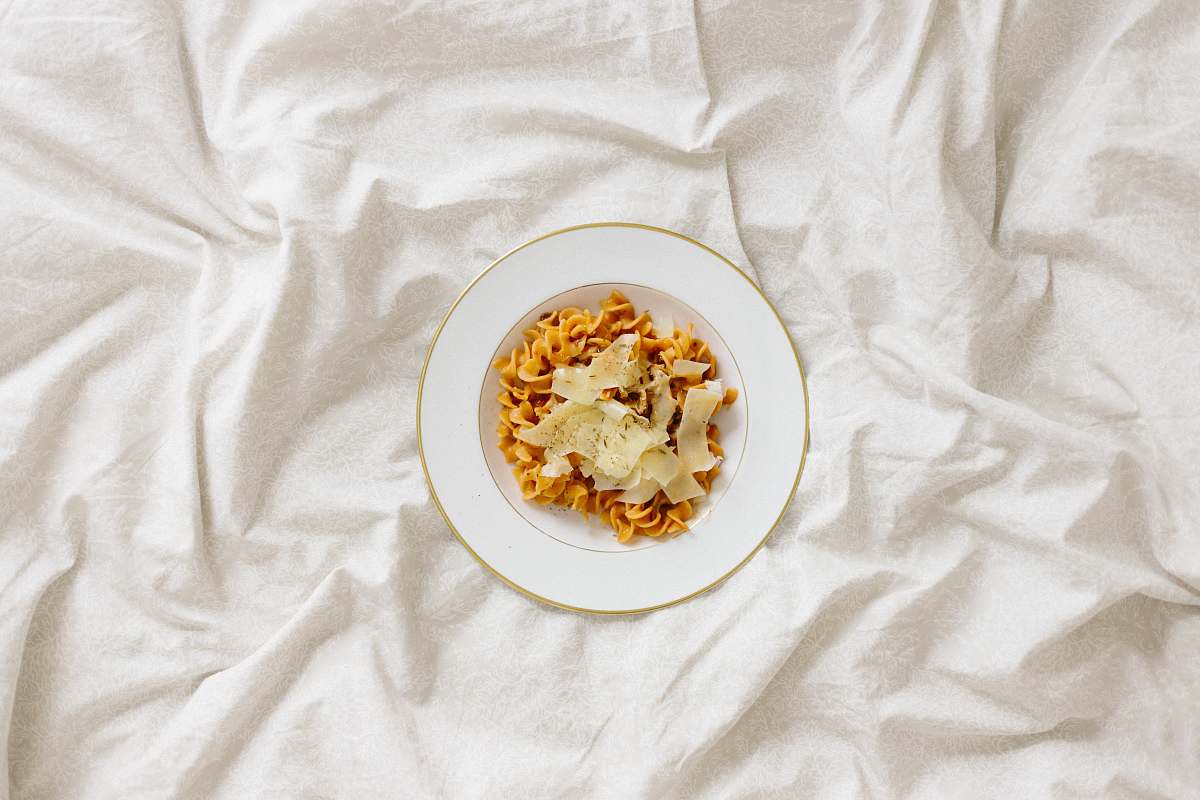 dinner pasta with sauce on plate food