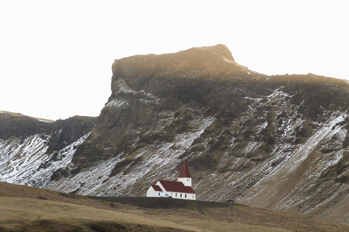 crest white and brown house near gray mountain mountain range