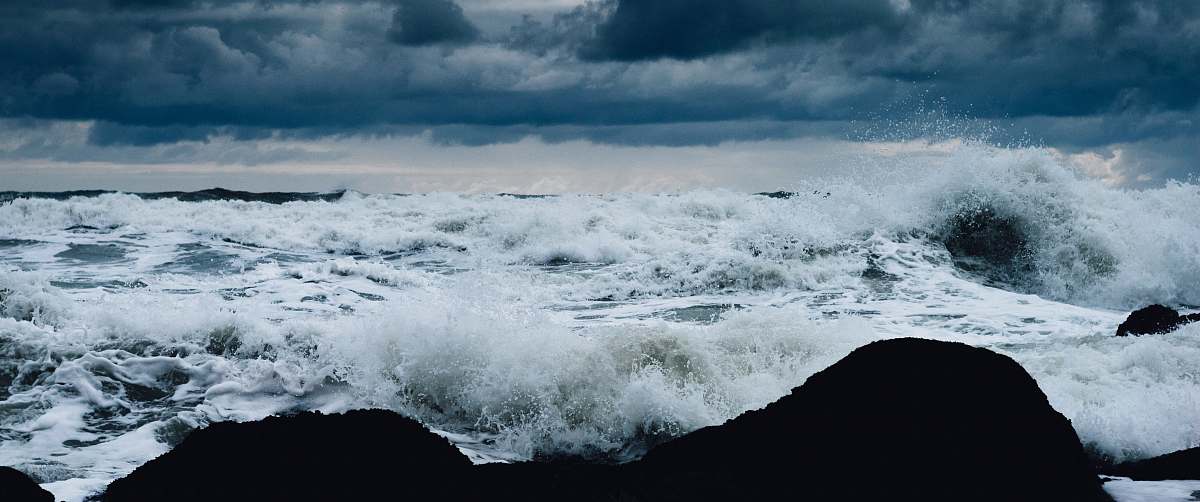 ocean ocean wave crashing on island water