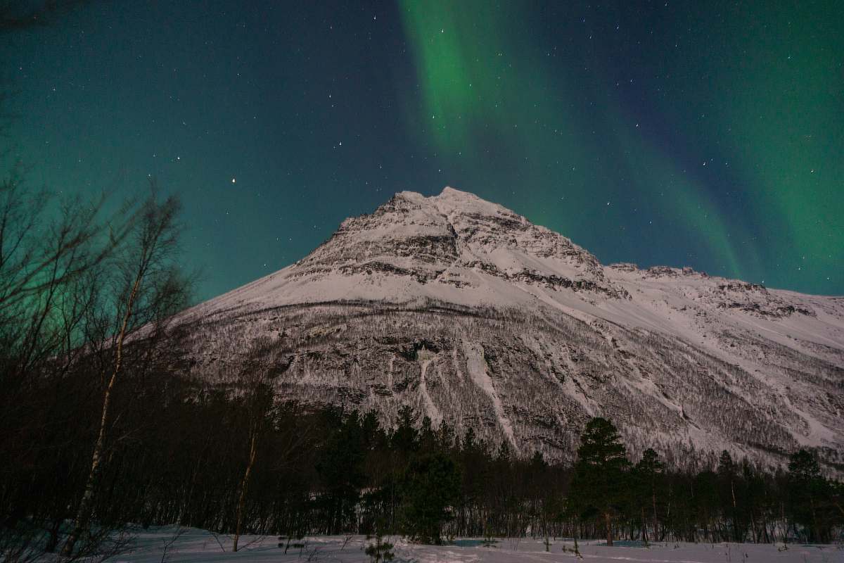 aurora landscape photography of snow mountain under aurora borealis aurora borealis
