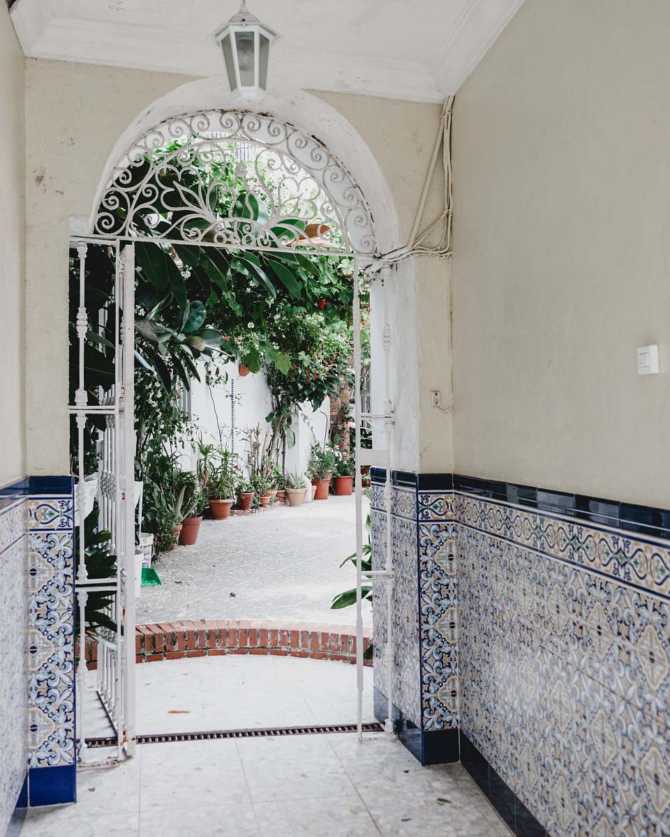 spain white metal gate gate