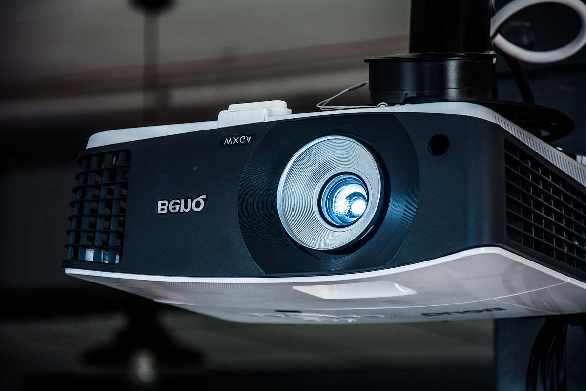 len black and white Benq projector hitech