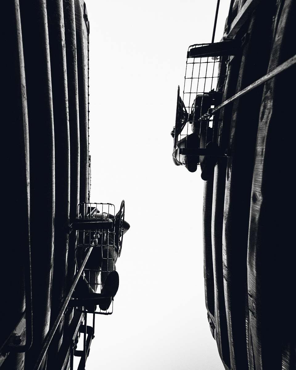 bow  building