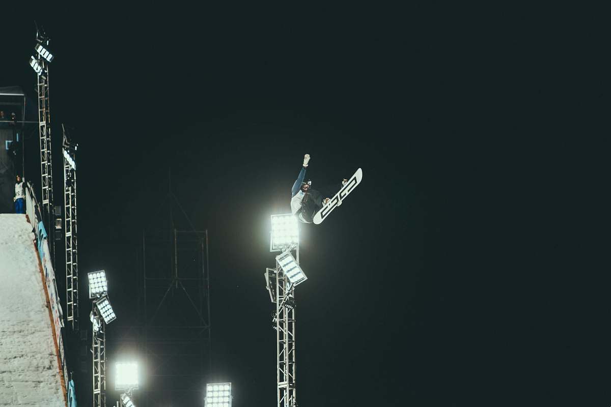 snow person snowboarding making stunts during nighttime sports