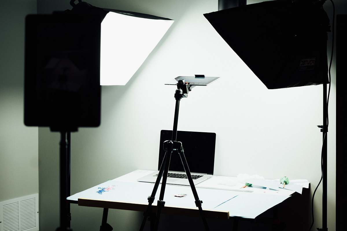tripod white soft box and desk ipad pro