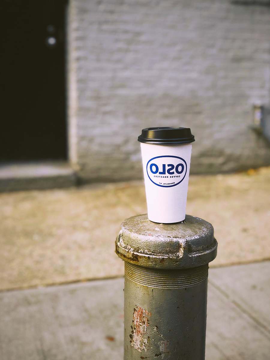 aluminium Oslo disposable cup on post near door can