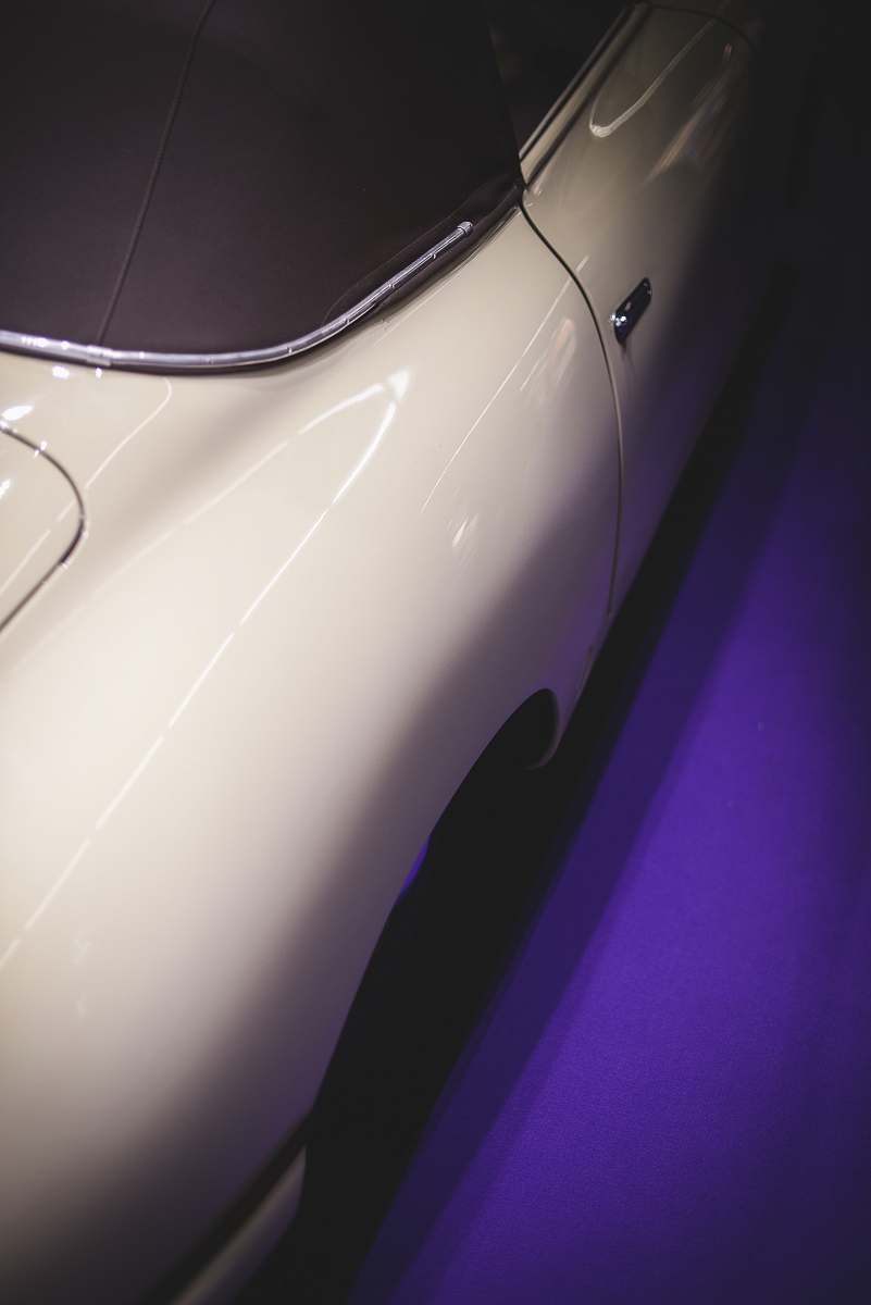car white vehicle machine
