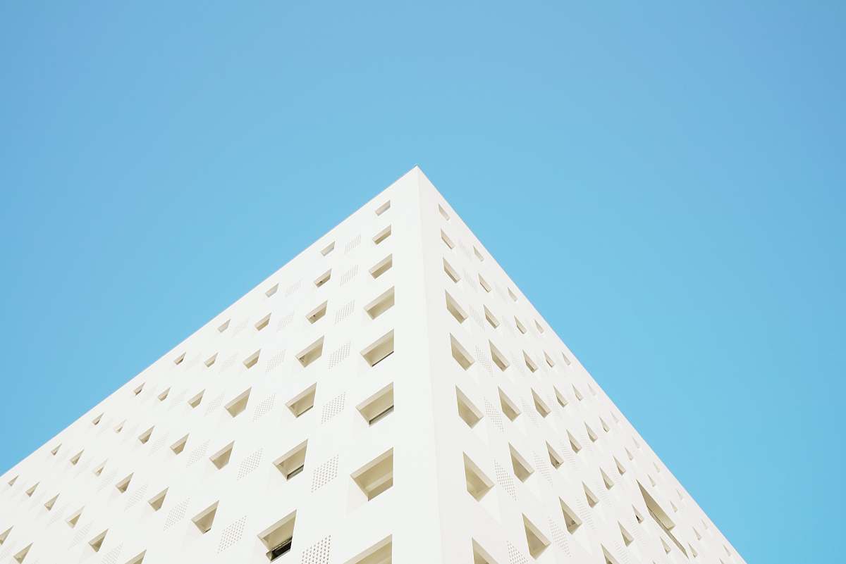 building worm's eye view photography of white building under blue clear sky during daytime shenzhen
