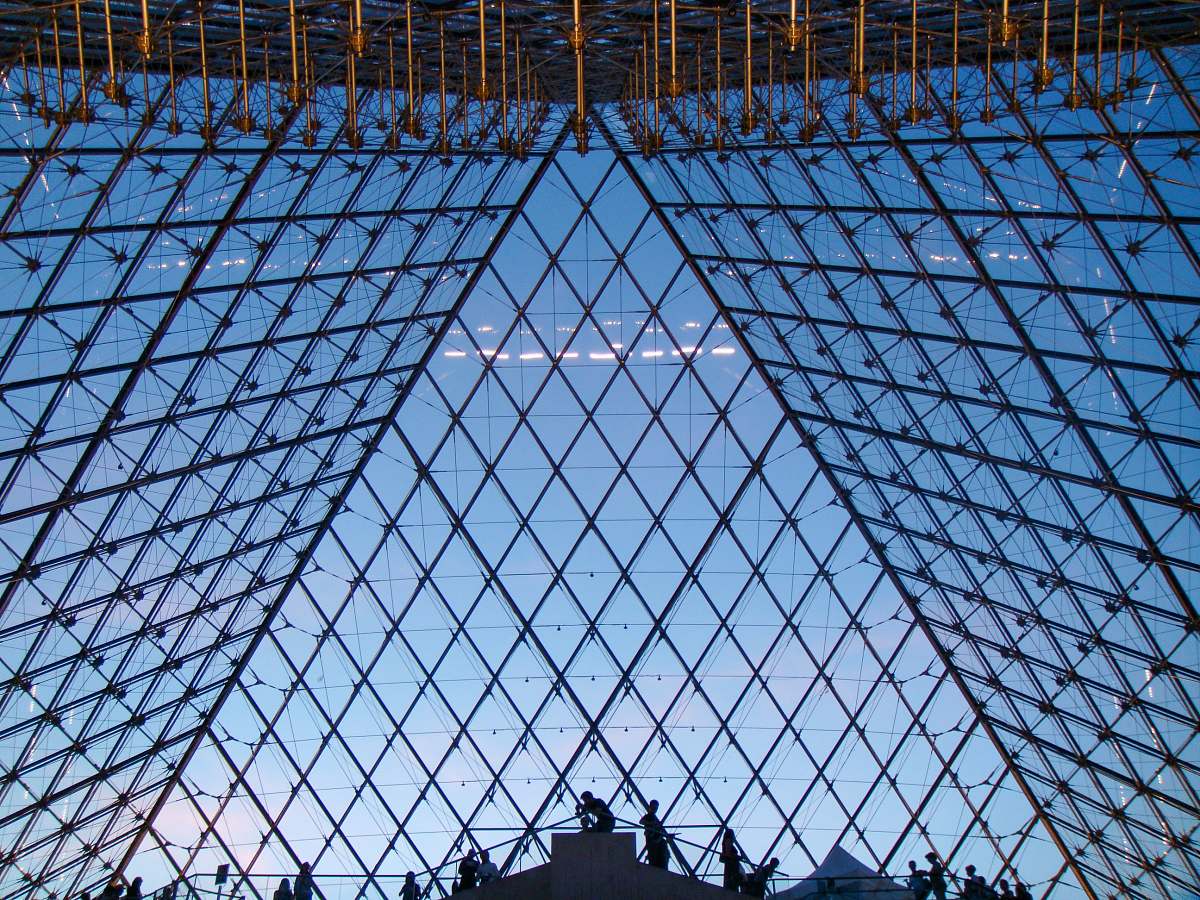 triangle black metal frame paris