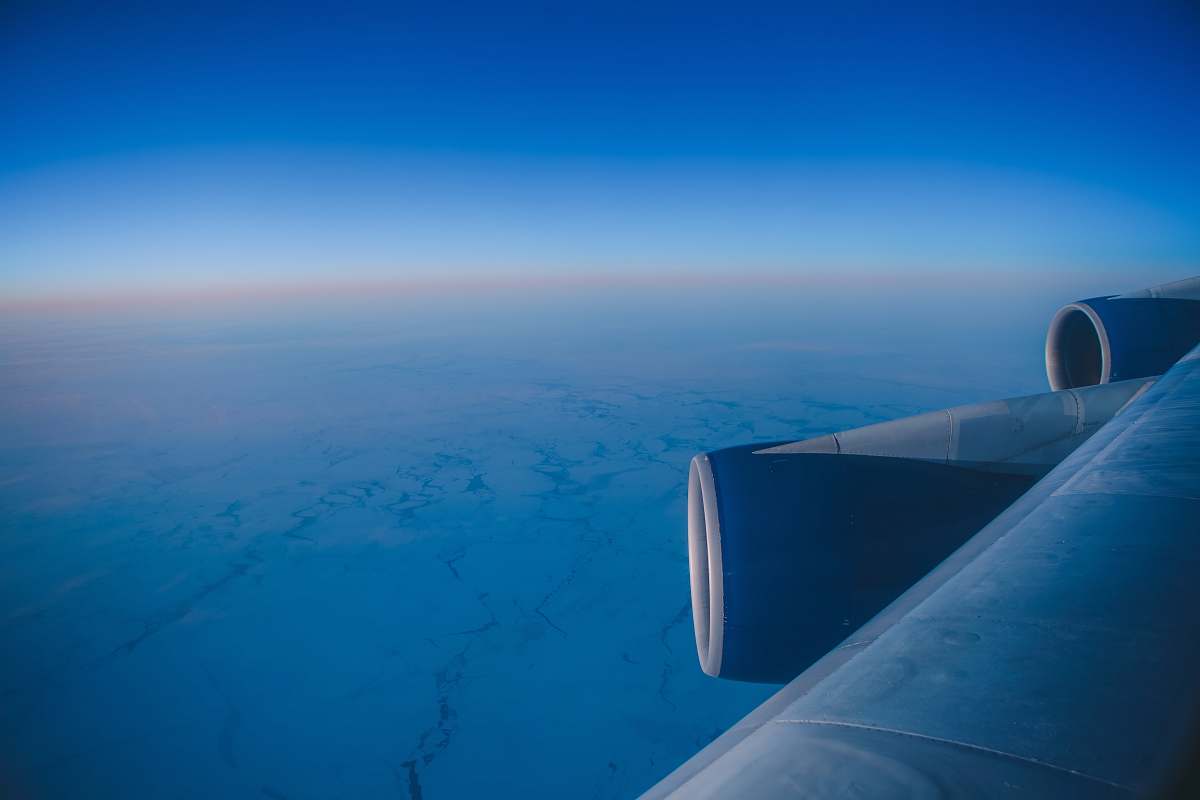 sky blue airplane wing