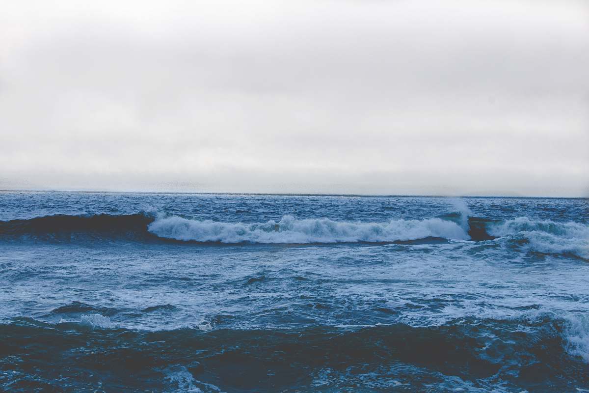 ocean blue ocean water waves under cloudy sky during daytime wafe
