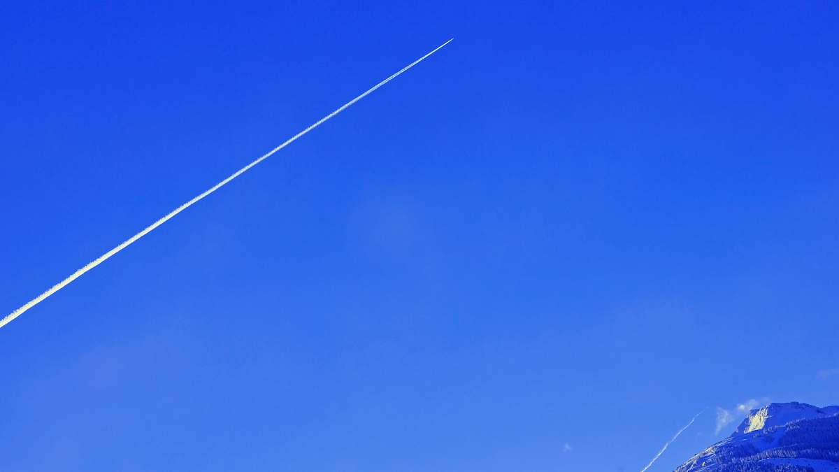 nature contrail of plane during daytime outdoors