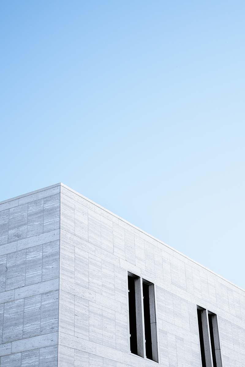 building gray high-rise building during daytime architecture
