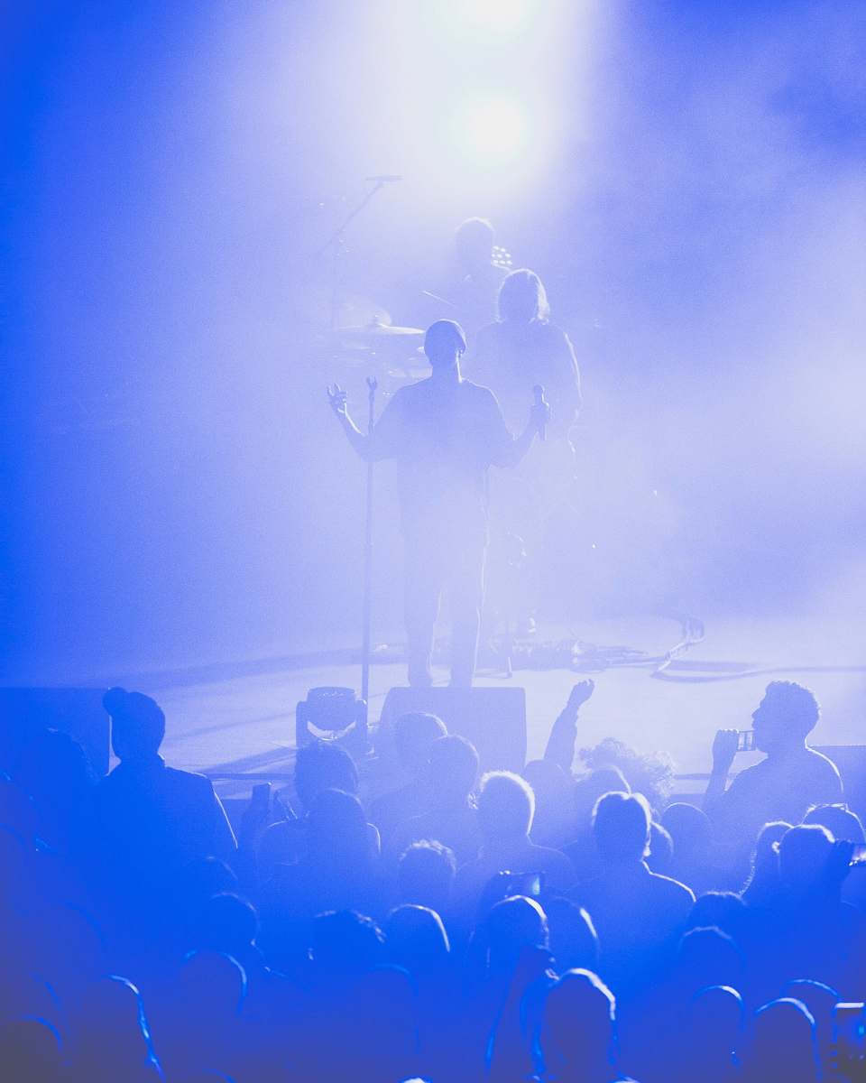 concert live band prayer