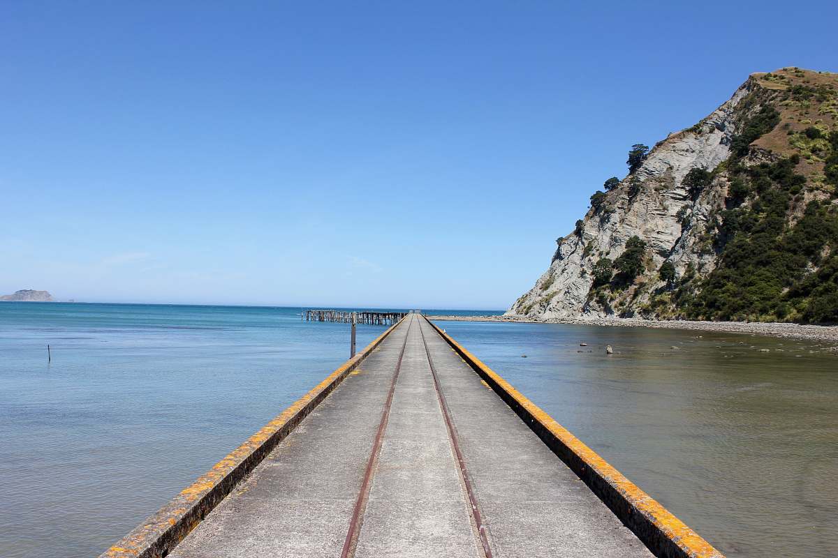 sea photo of grey and brown dock water
