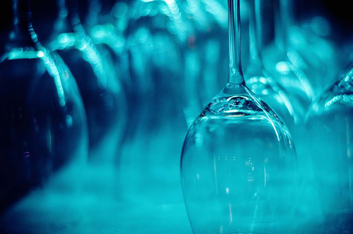 alcohol selective focus photography of wine glasses drink