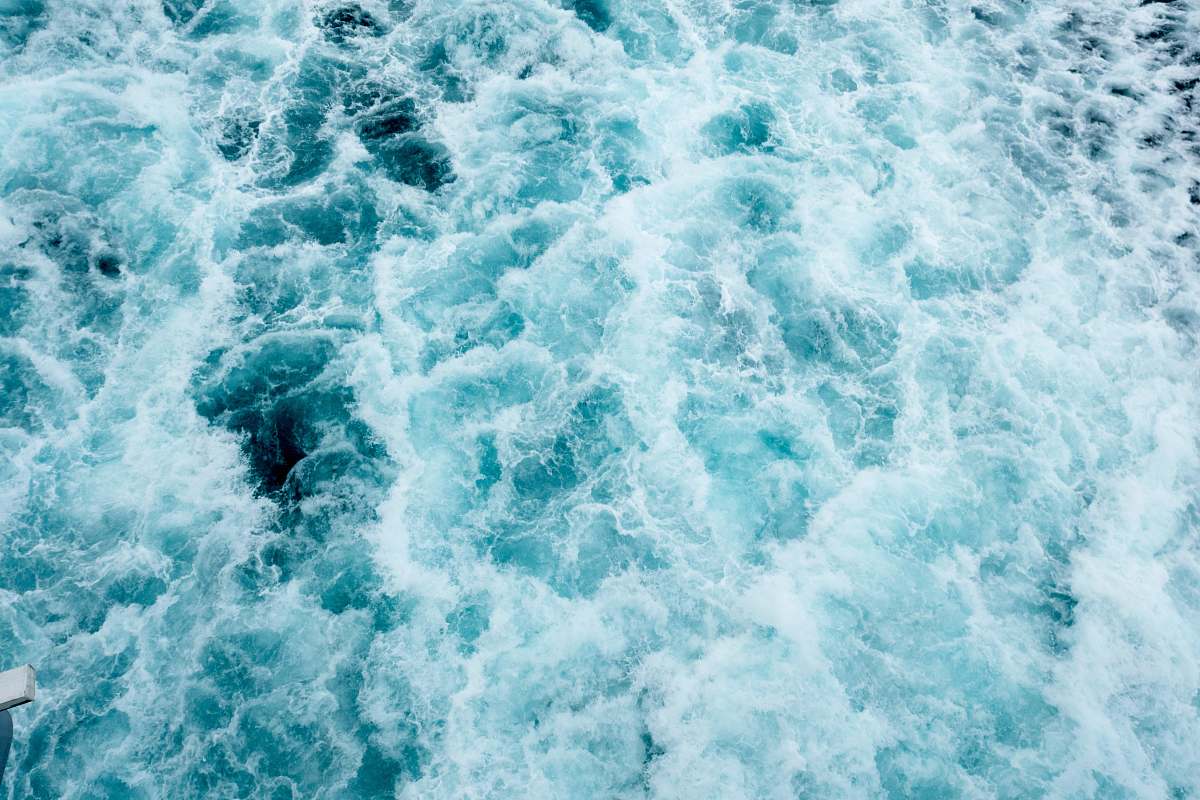 splash selective photography of body of water texture