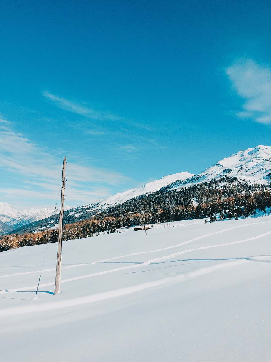 italy snow-covered mountain during daytime landscape