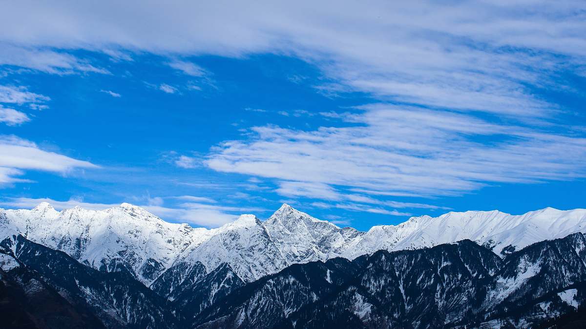mountain snow covered mountain under cloudy sky at daytime snow