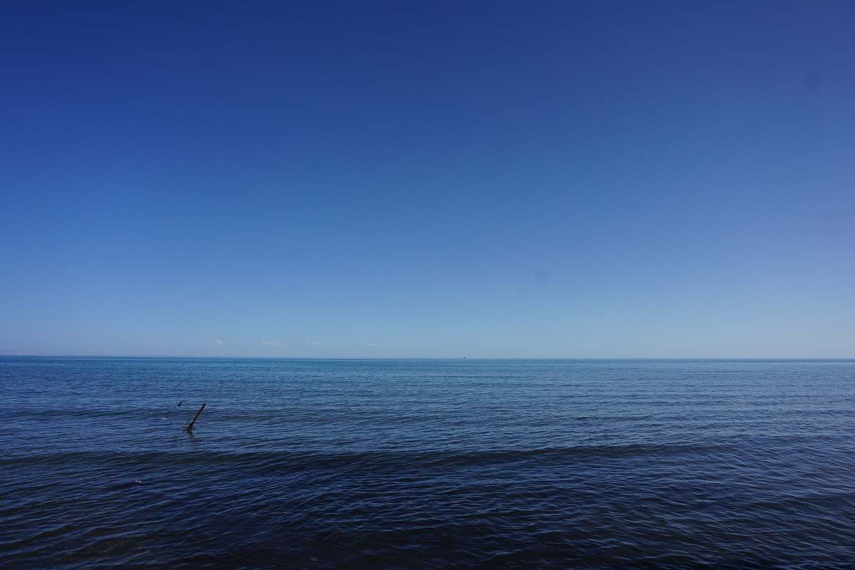 nature view of ocean water under clear blue sky outdoors