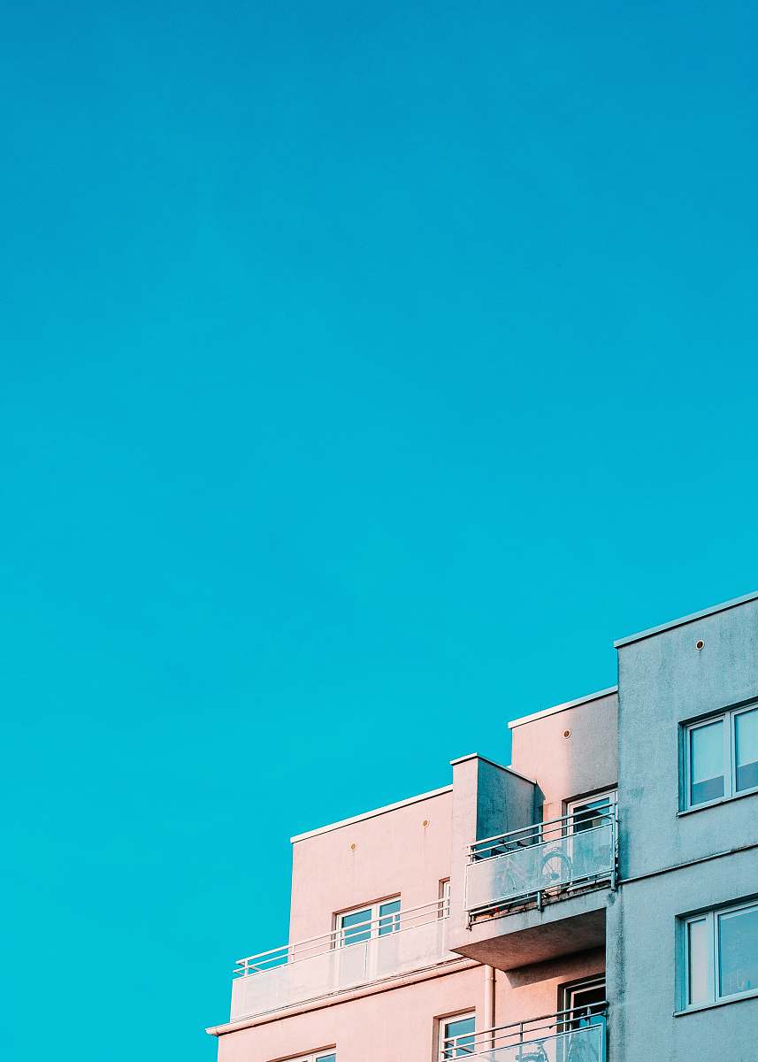 building white structure under blue sky urban