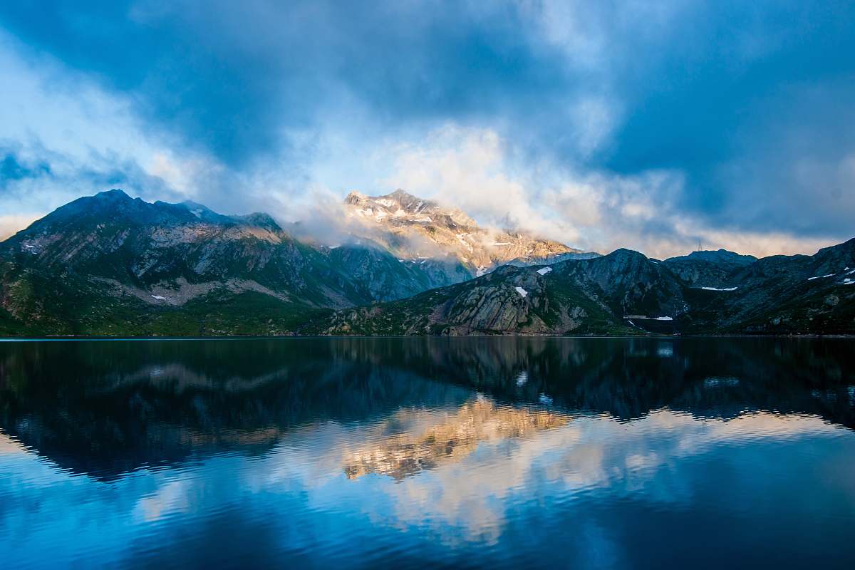 nature parorama photography of mountain under cloudy sky landscape