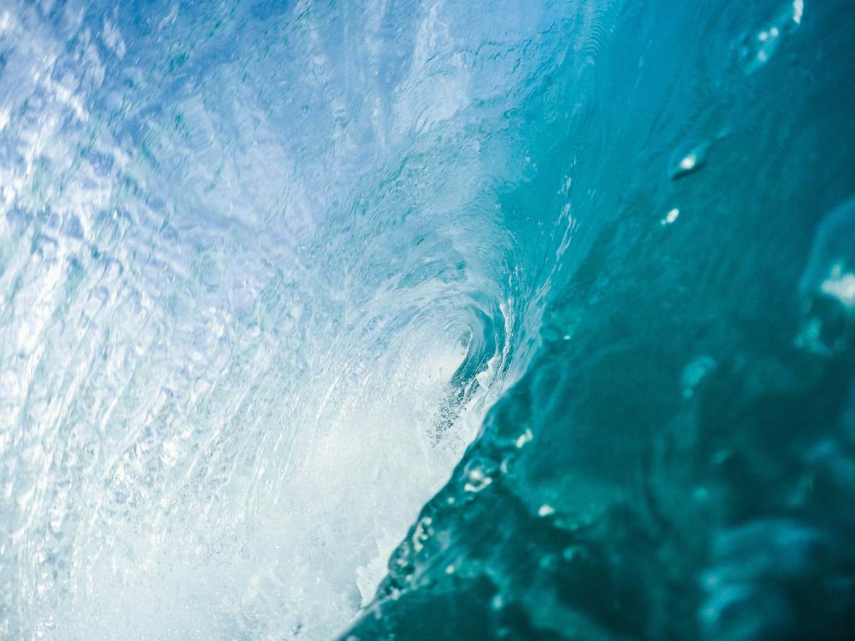 water time-lapse photography of clear blue water ocean