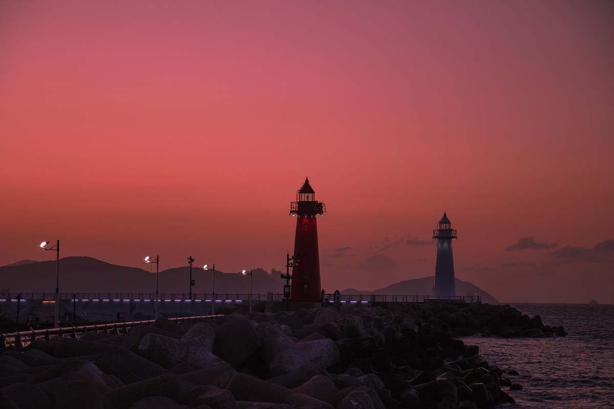 building red lighthouse tower