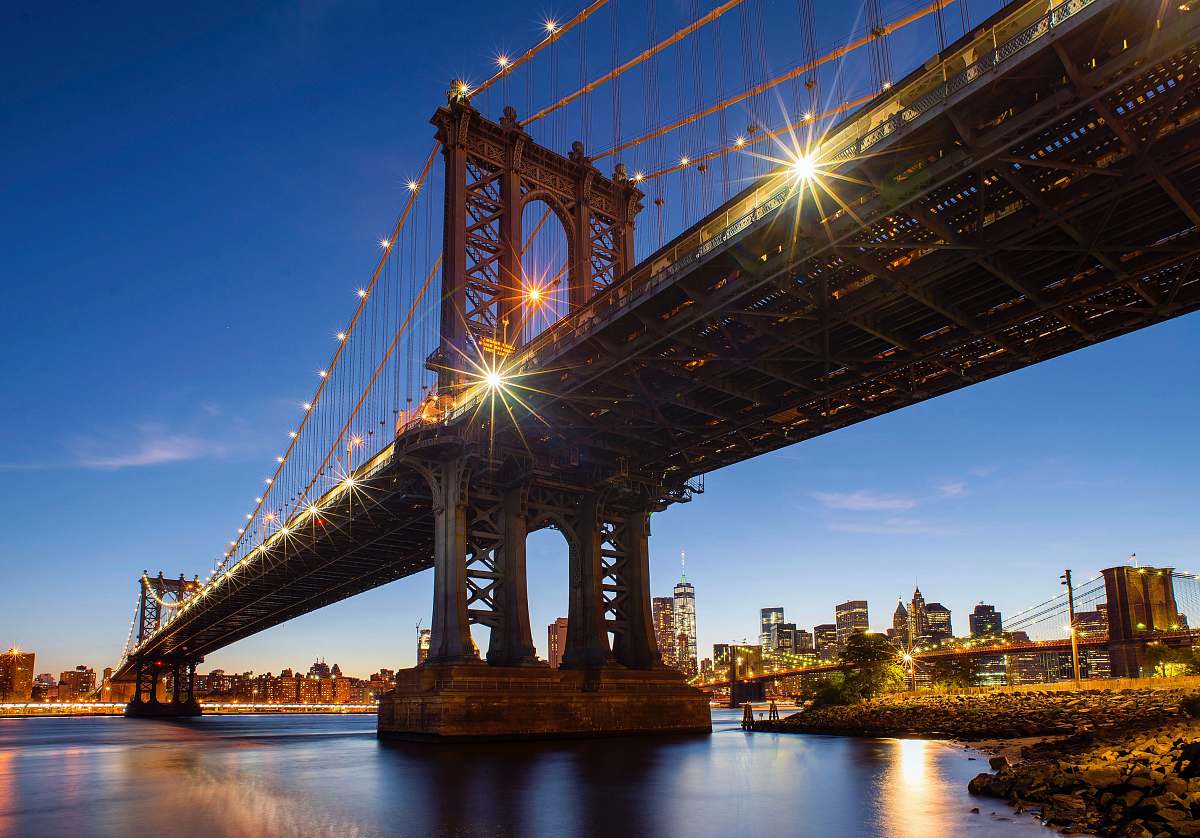 building Brooklyn Bridge, New York new york