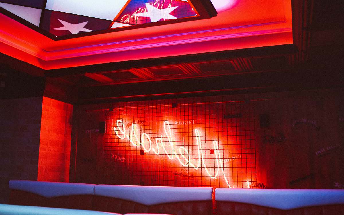hearth red LED Melrose wall decor melrose