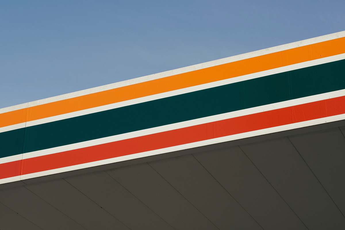 symbol 7 Eleven logo building