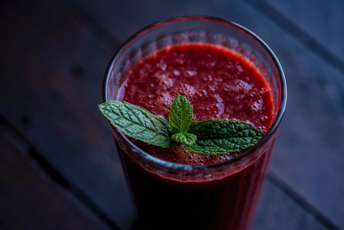 drink red drink in clear glass juice