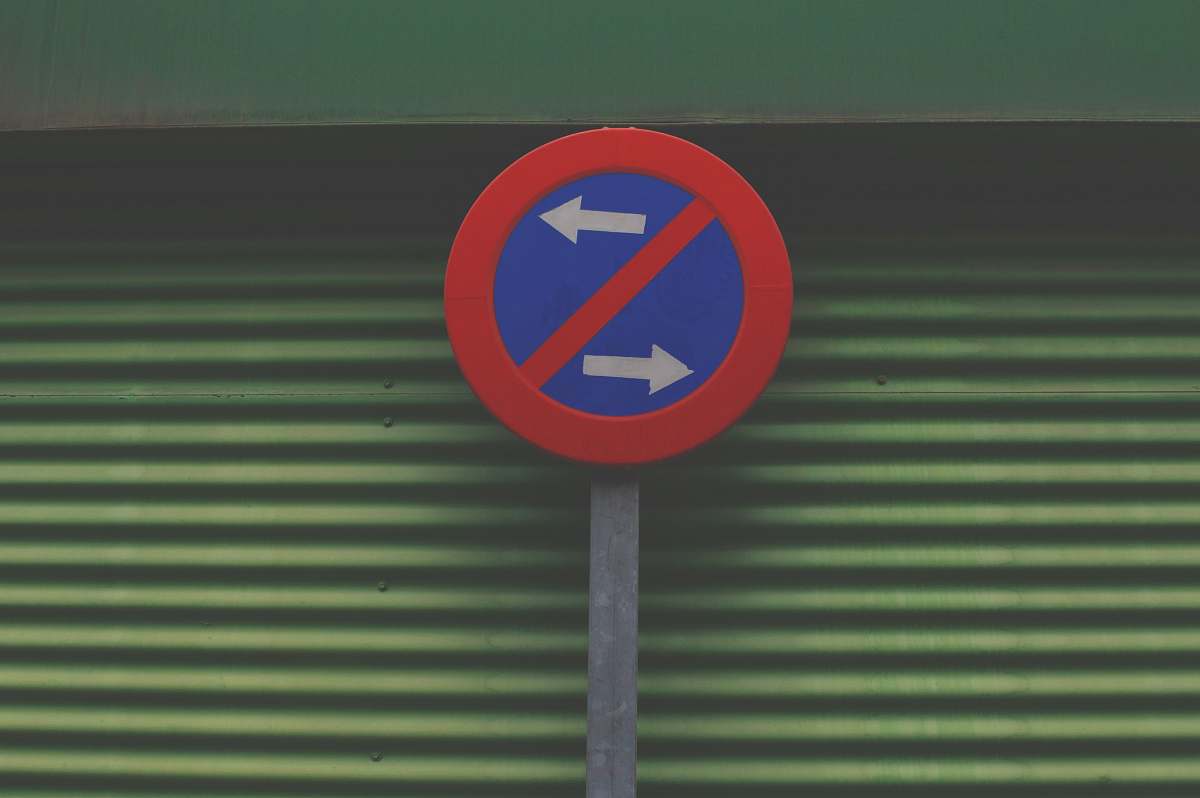 sign sign prohibiting going left or right arrows