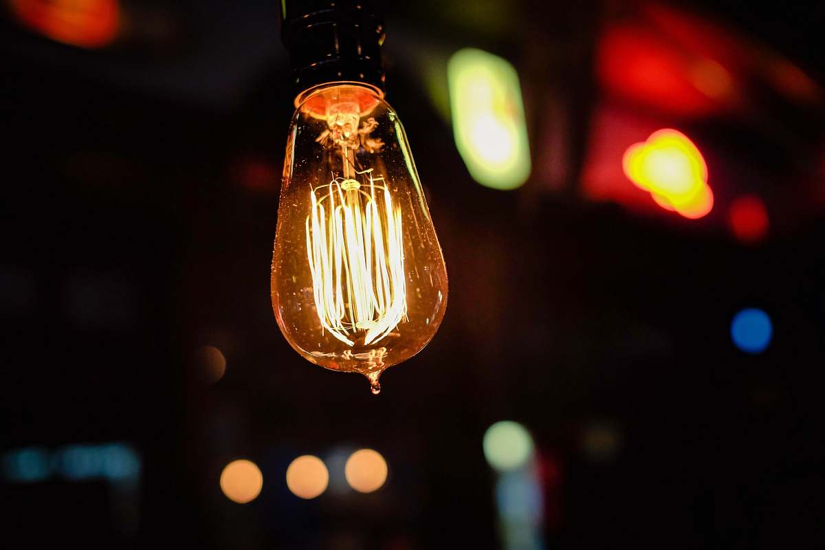 night close up photography of halogen bulb lighting